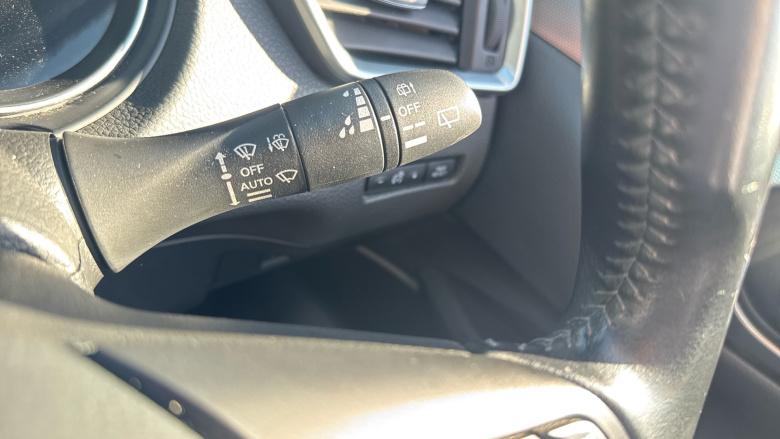 Nissan Qashqai 1.2 DiG-T N-Connecta 5dr Petrol Hatchback